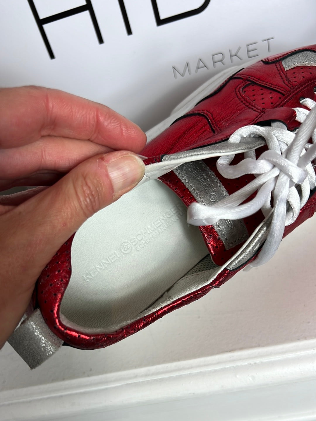 KENNEL SCHMENGER. Zapatillas rojas metálicas T.39