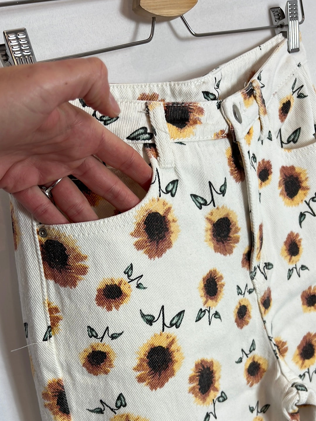 OTRAS. Denim estilo mom fit girasoles. T S