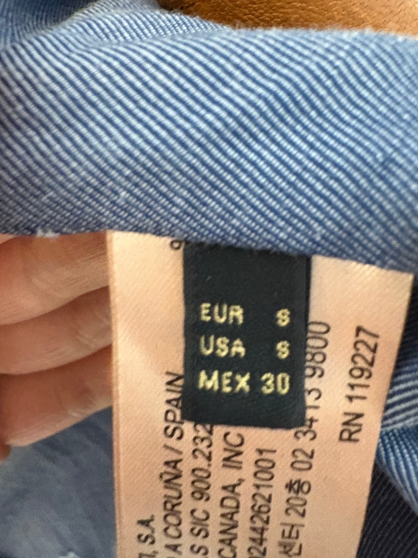 MASSIMO DUTTI. Chaqueta corta piel marrón