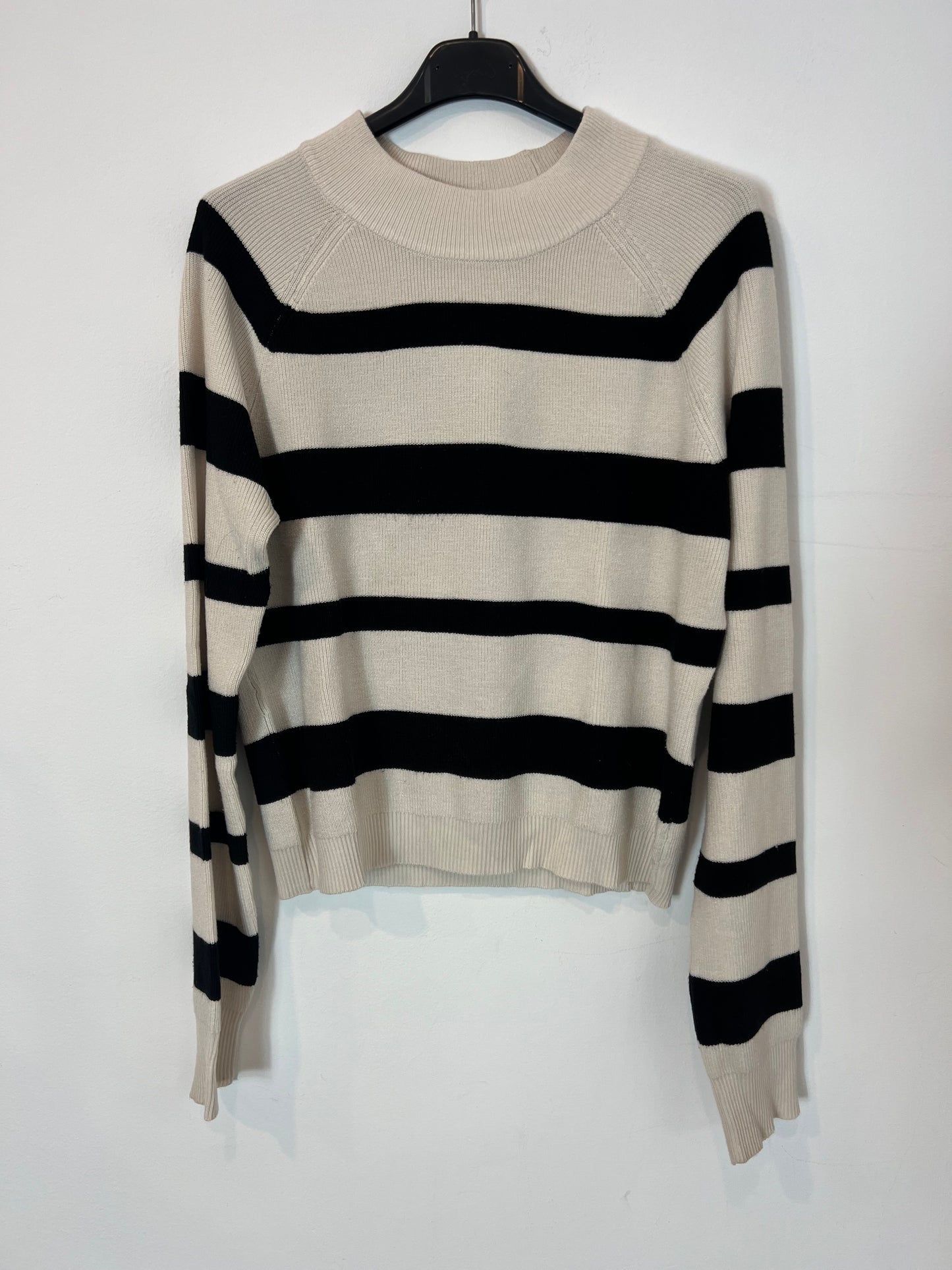 EASY WEAR. Striped perkins collar sweater. TL (S)
