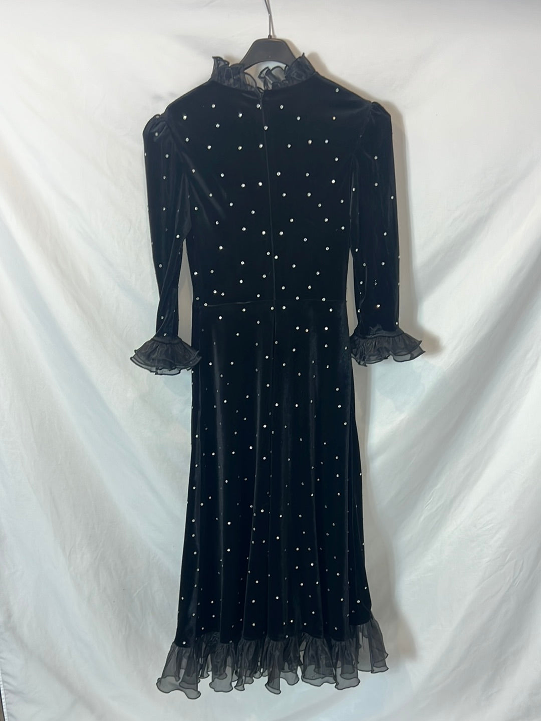 SUNFERE. Vestido midi terciopelo y pedrería. T M