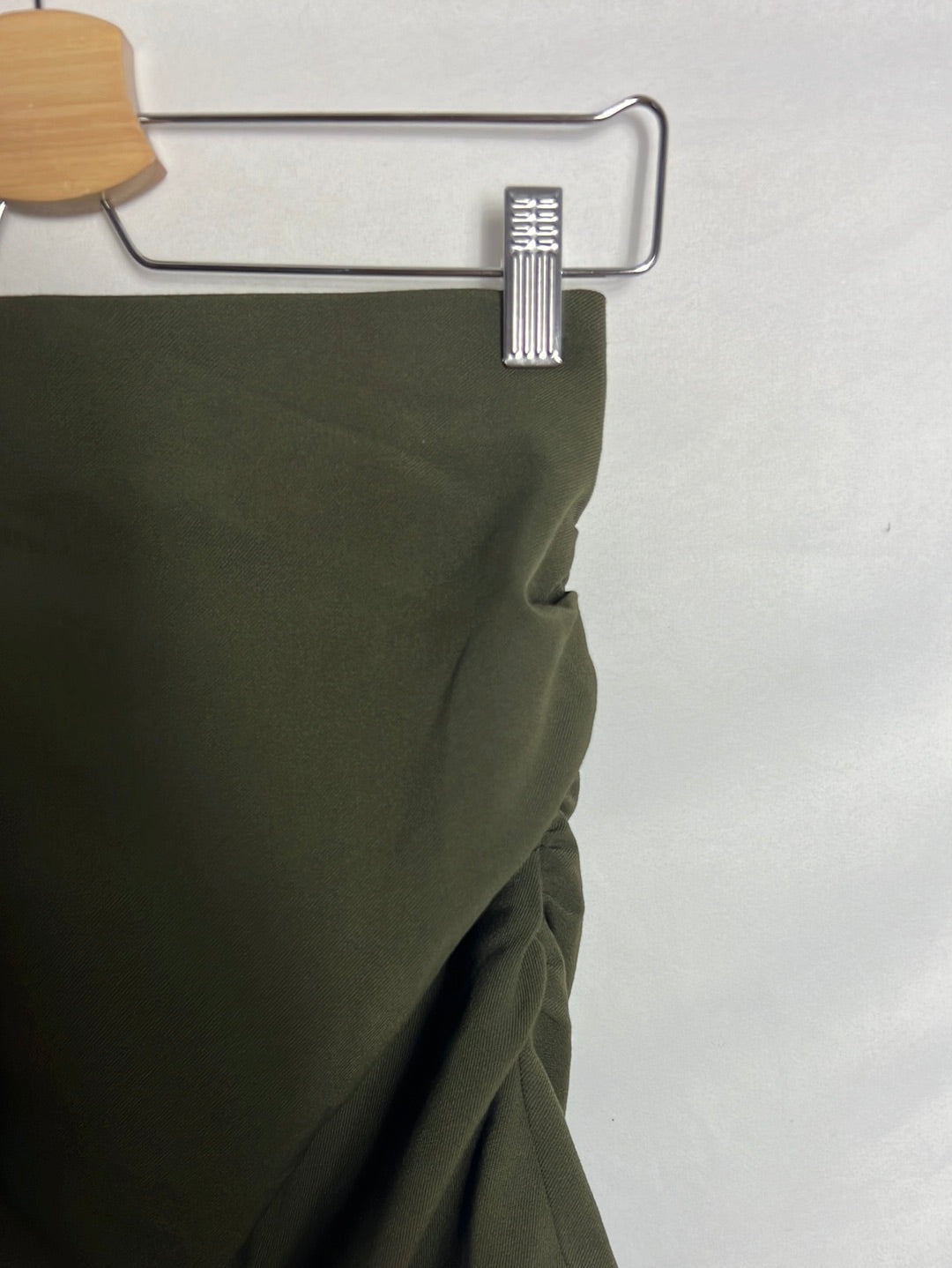 ZARA. Top verde palabra de honor fruncidos. TS