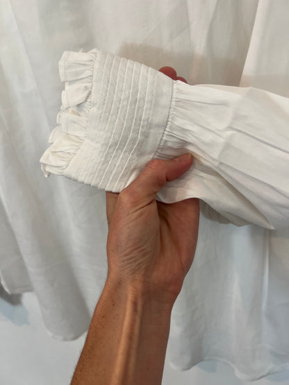 ZARA STUDIO. Blusa blanca detalles encaje T.m