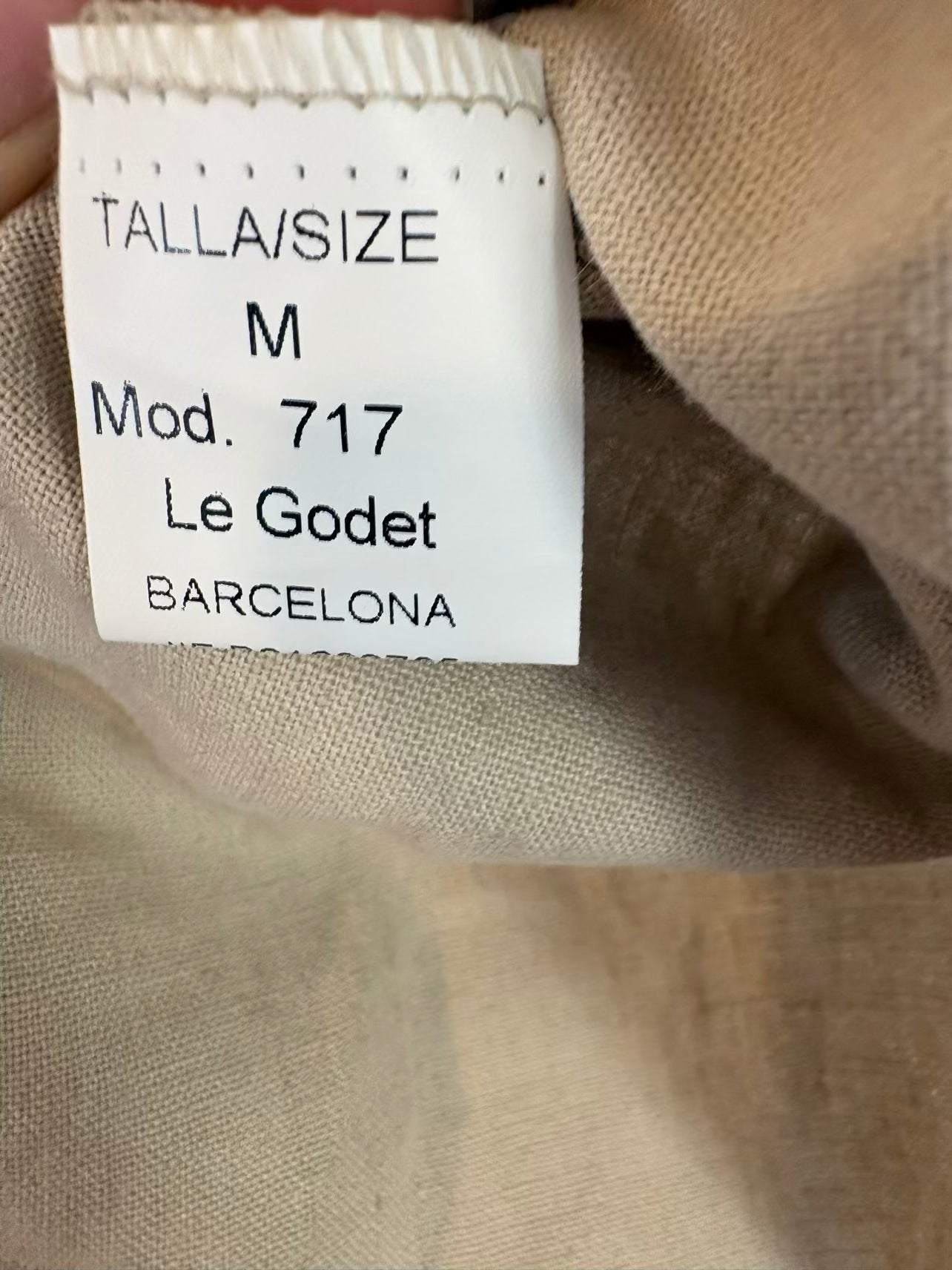 LE GODET. Top beige abotonado