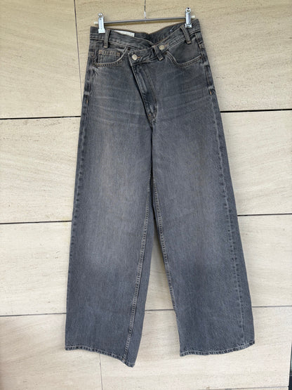 ZARA. Denim gris pata ancha