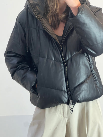 ZARA. Plumas negro capucha T. M