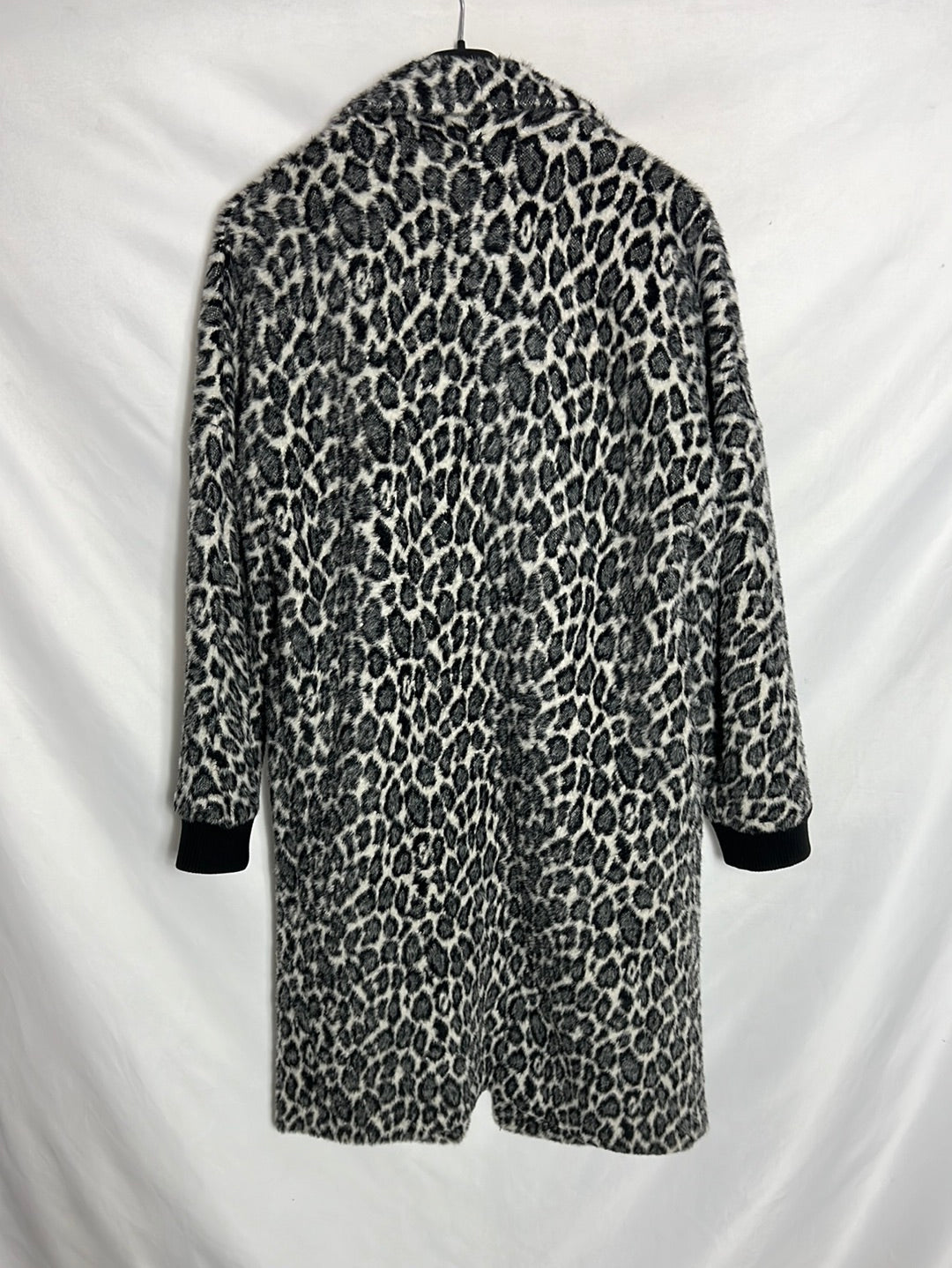 BIMBA Y LOLA. Abrigo textura animal print. TS