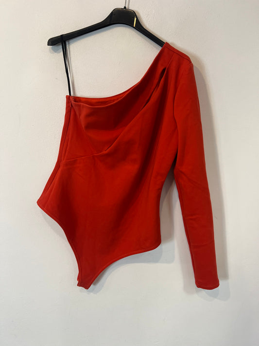 NBD. Body rojo abertura