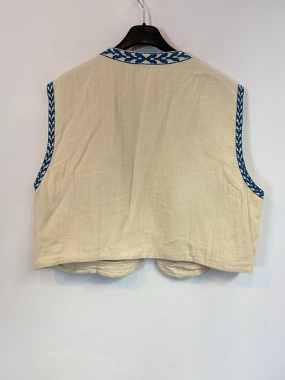 ZARA. Chaleco beige bordado azul