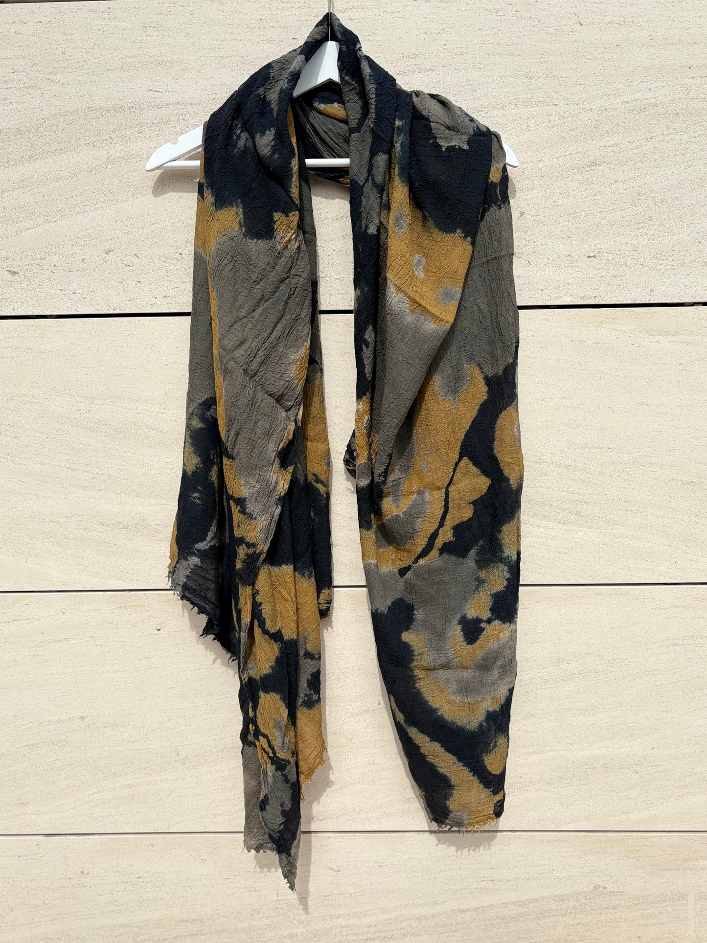 ZARA. Fular estampado verdes