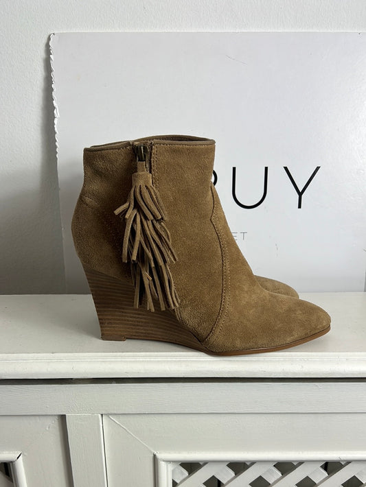 NINE WEST. Botines piel camel T.40