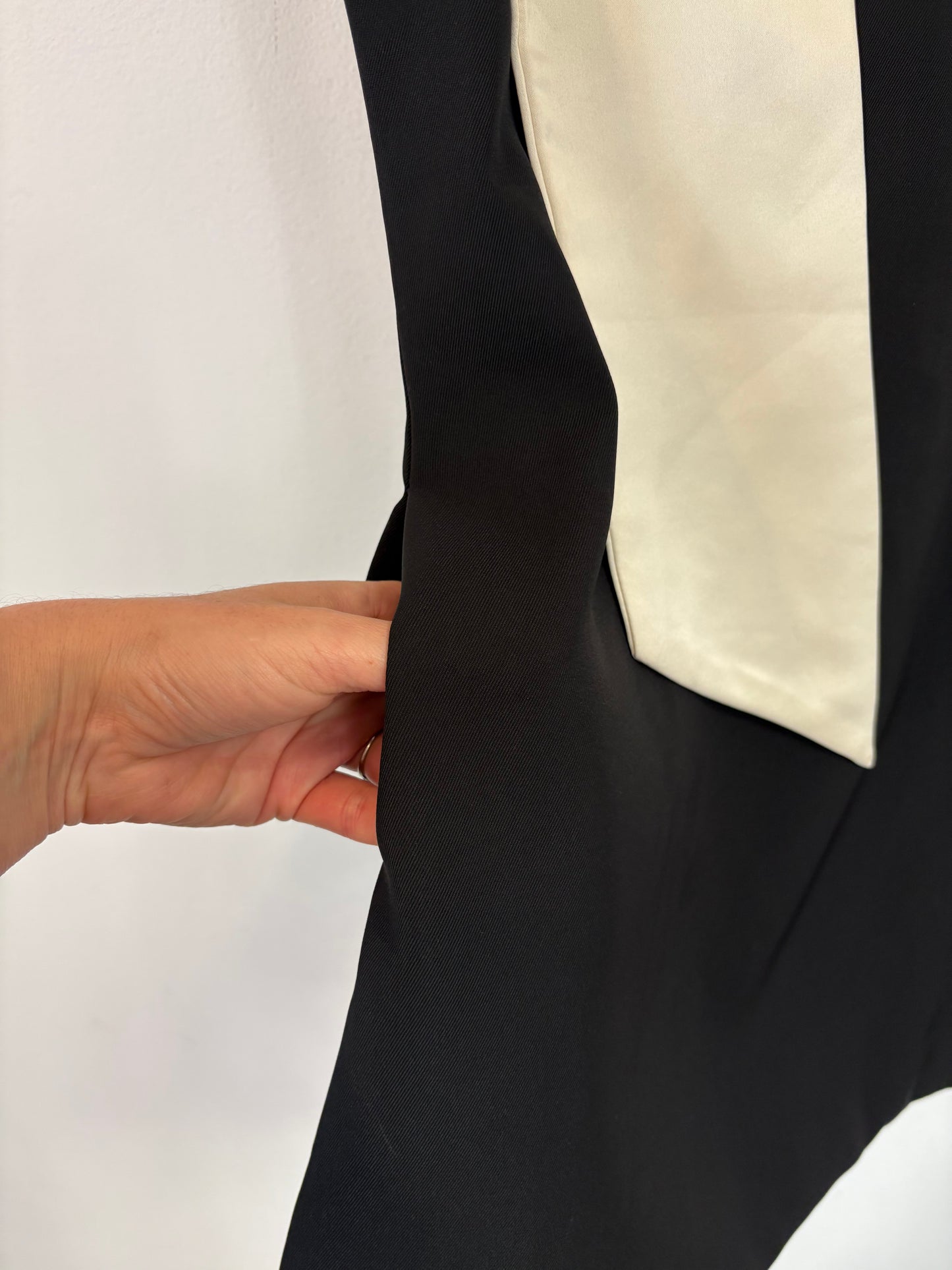 Vestido negro lazada