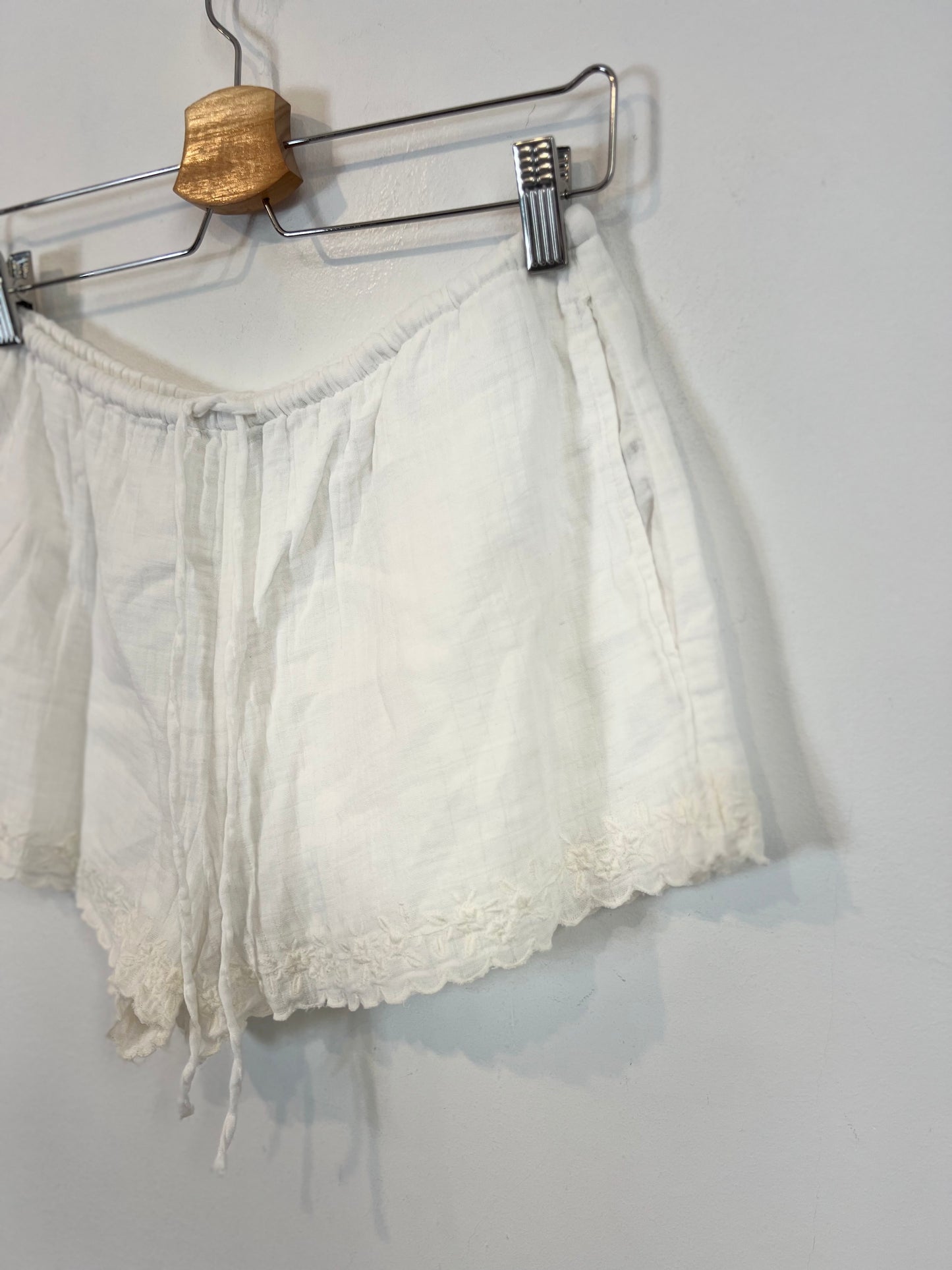 ZARA. Pantalón corto blanco algodón T.s