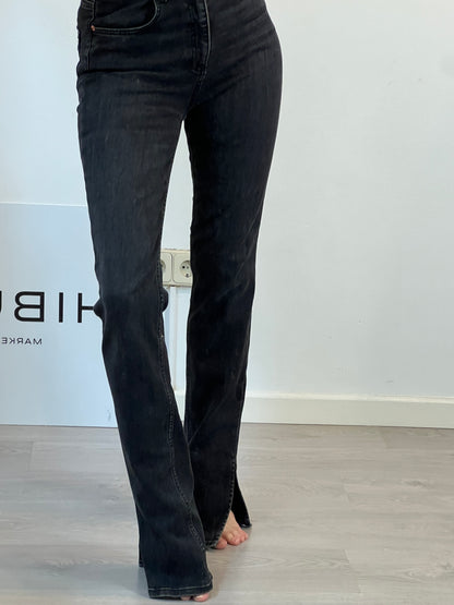 ZARA. Pantalón negro aberturas T.38