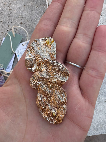 INTROPIA. Pendientes dorados piezas