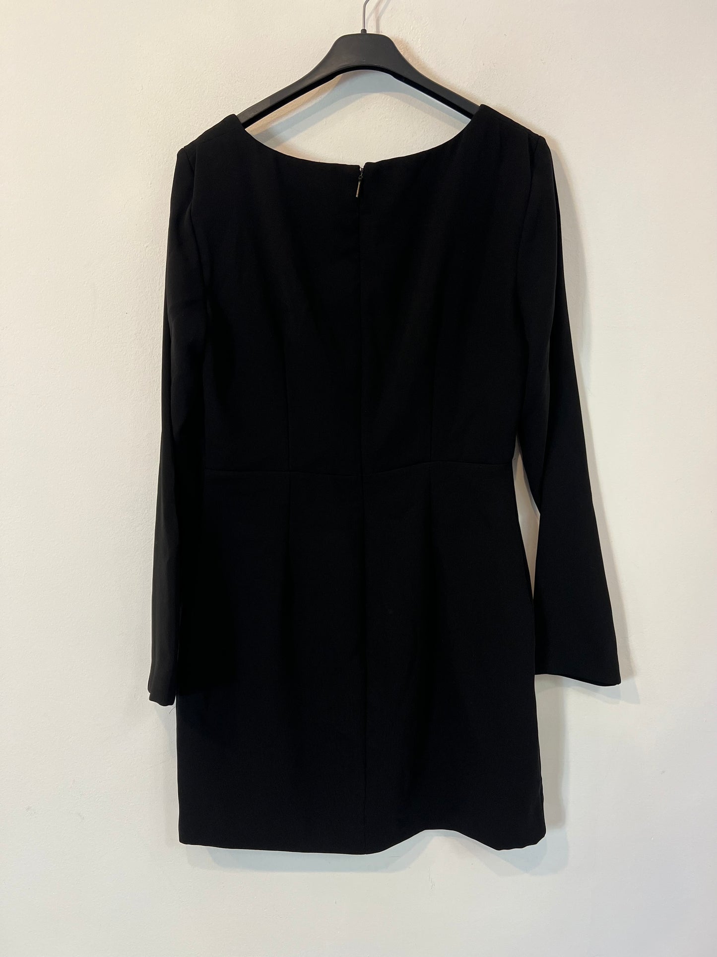 MANGO. Vestido negro corto  T.m