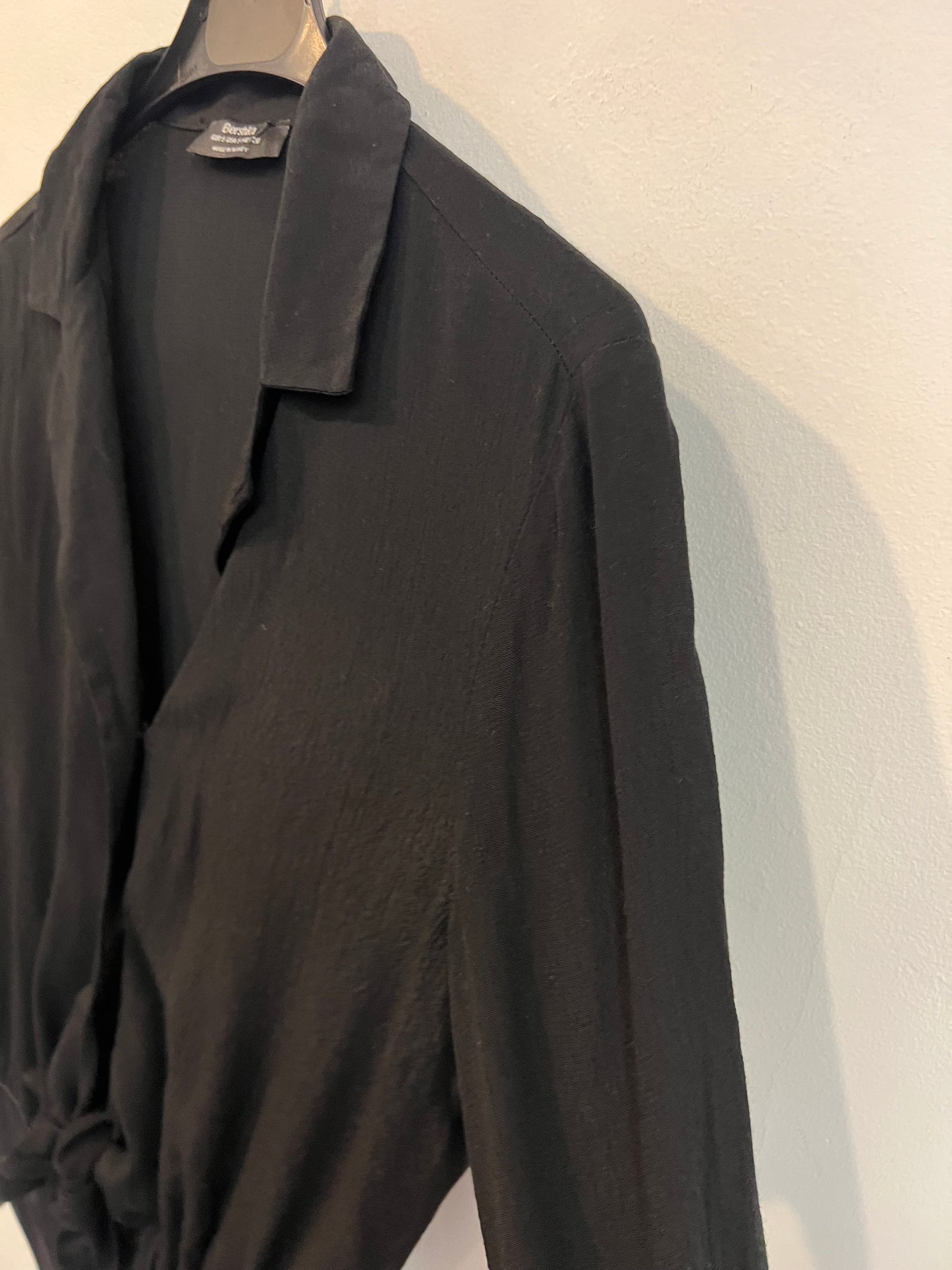 BERSHKA. Body negro botones joya. T S