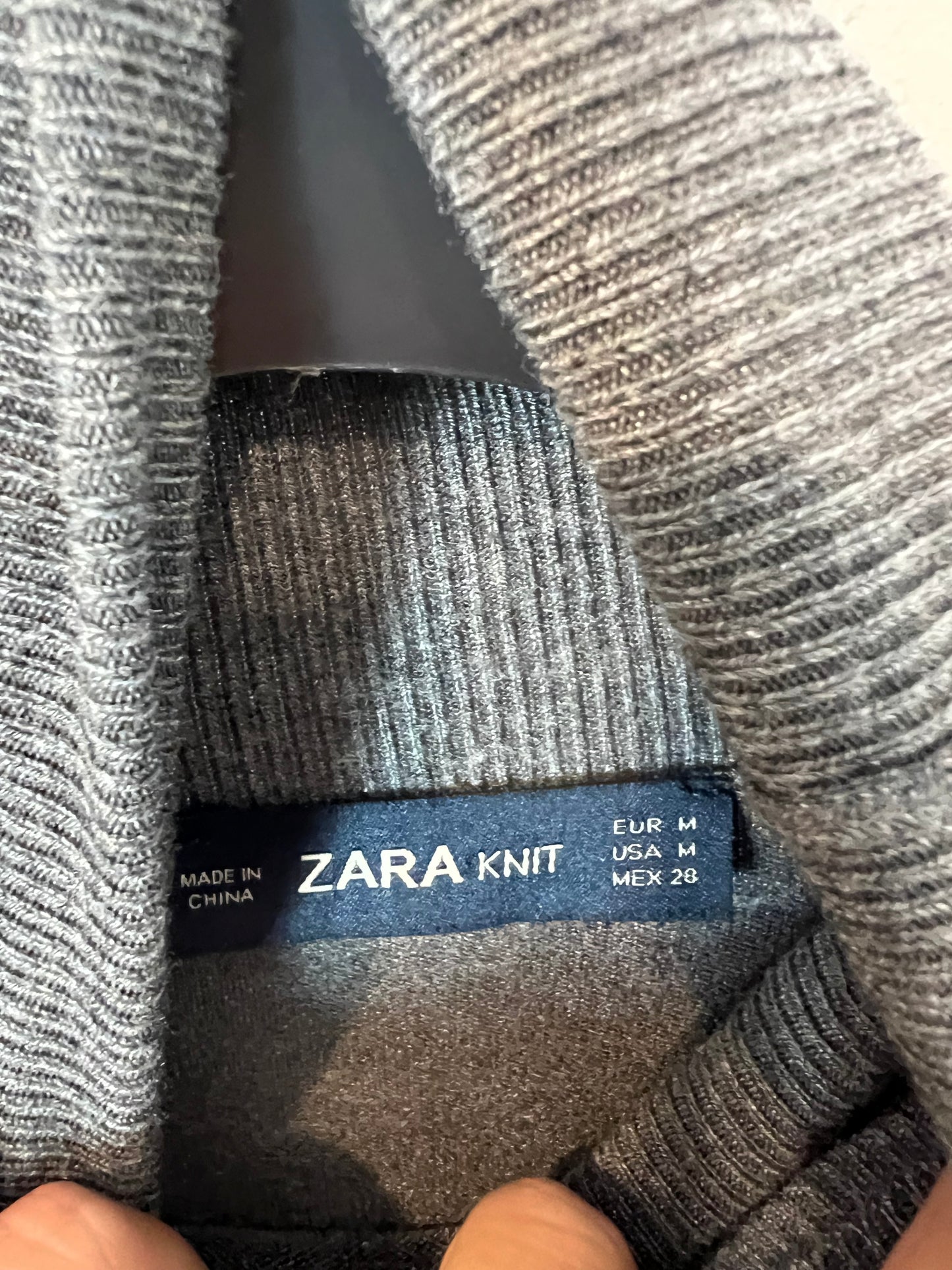 ZARA. Jersey fino detalle puños. T M