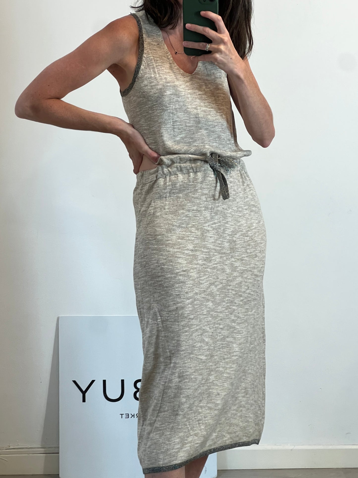 MANGO. Vestido punto beige aberturas. T. S