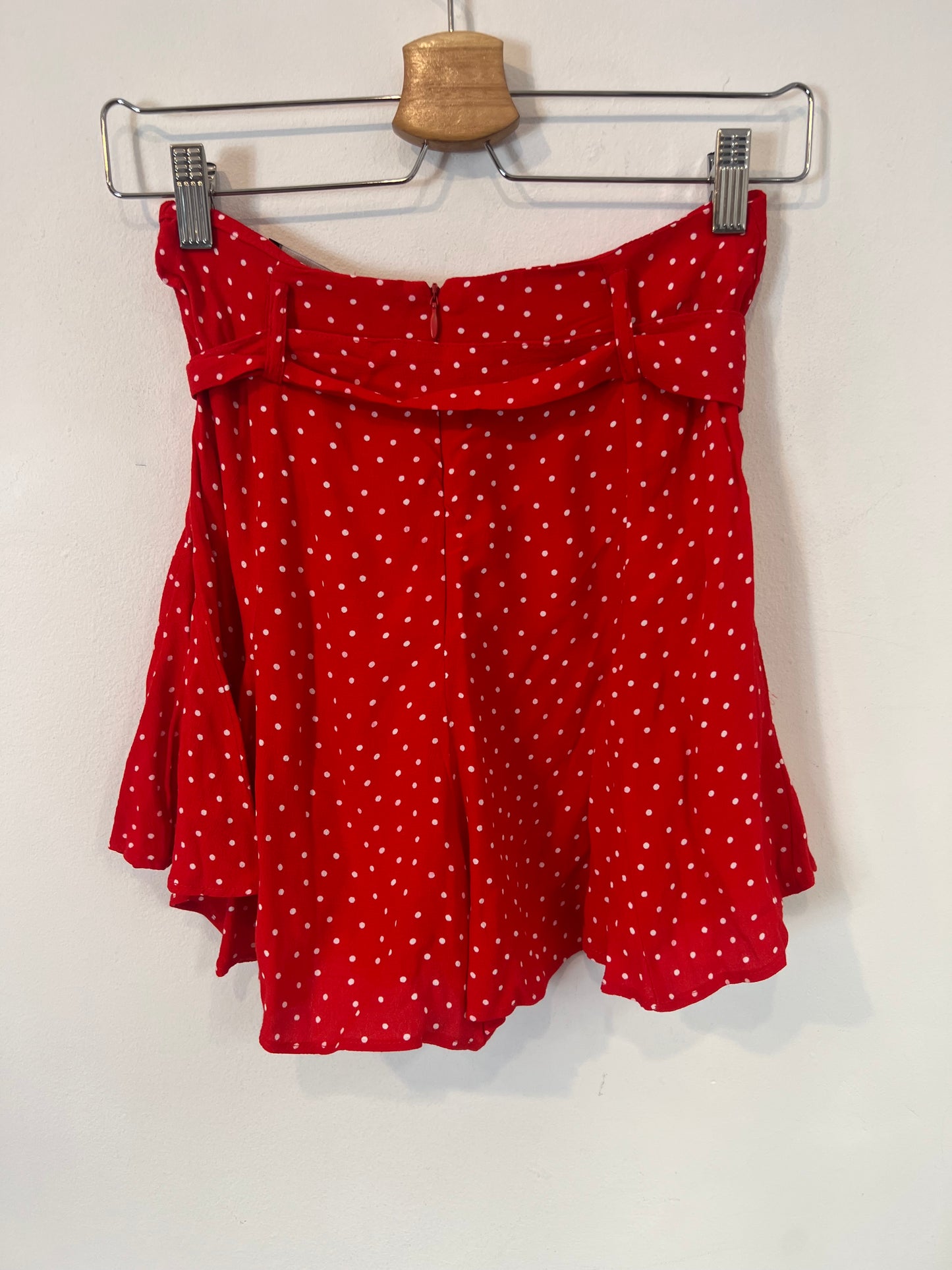 ZARA. Falda/pantalón roja lunares T.s