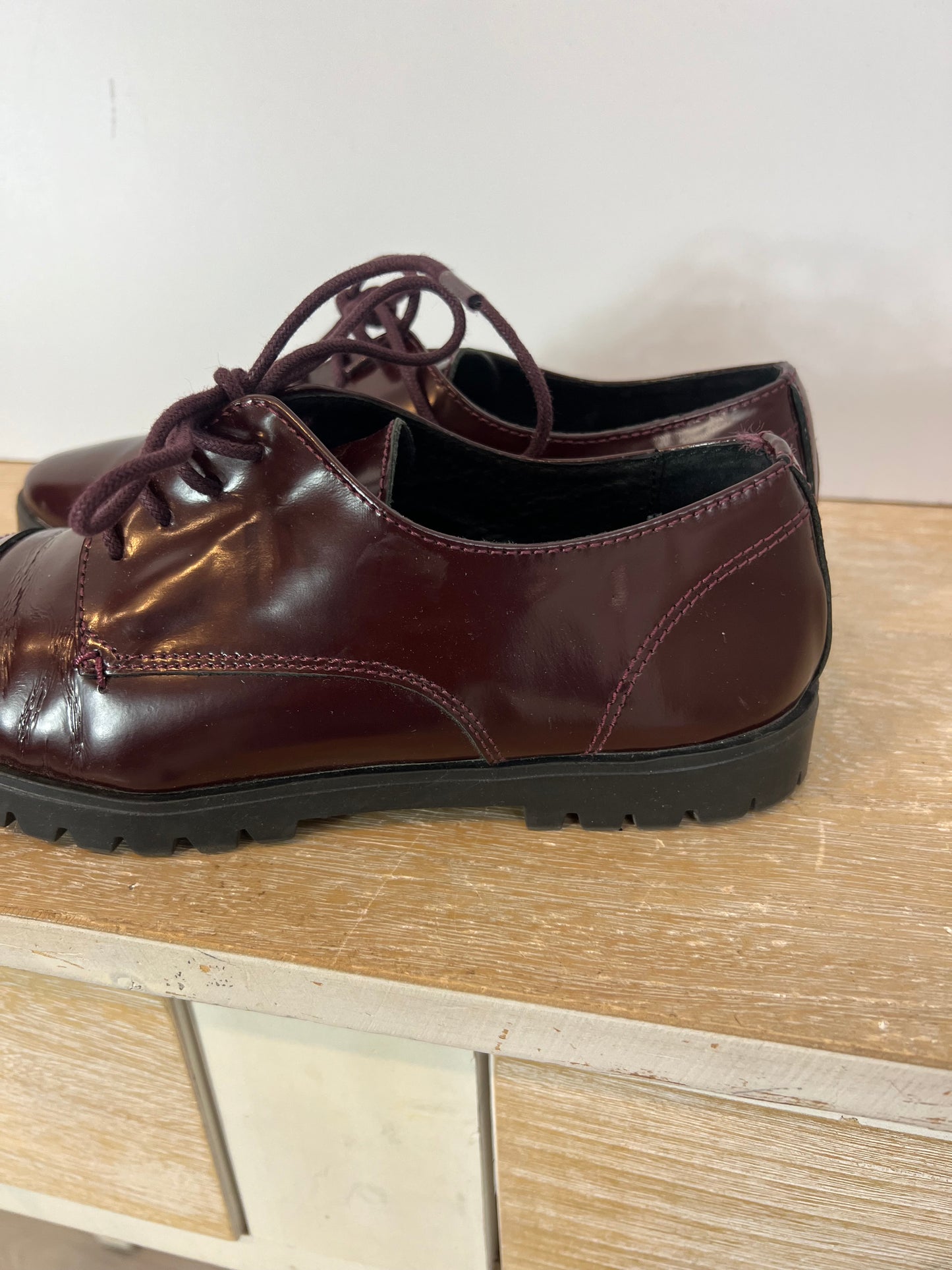 MARIPAZ. Burgundy patent leather shoes, size 38