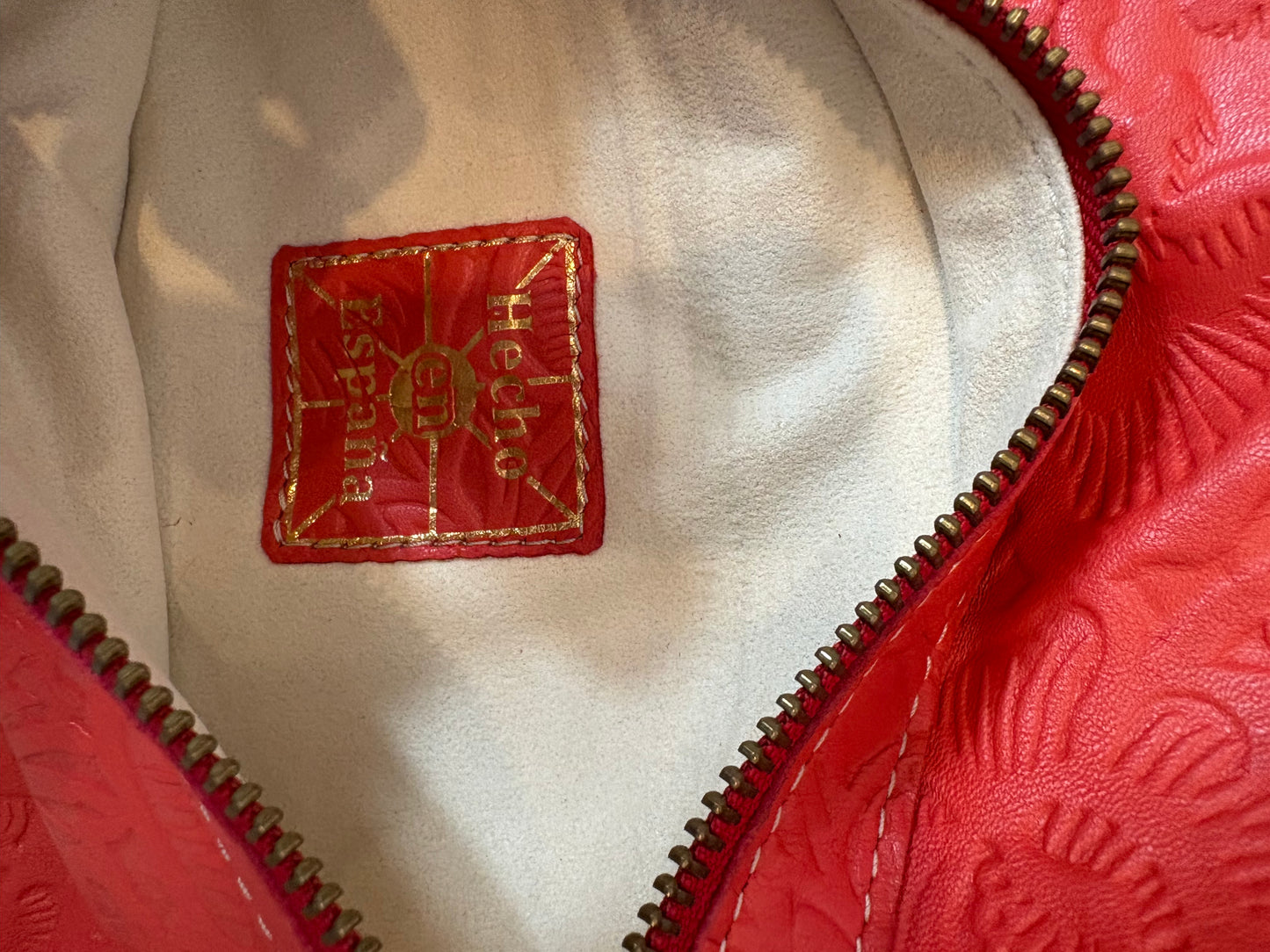 DEVA & COMEYA. Bolso /cartera de mano piel en rojo