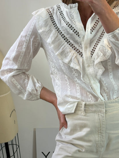 NÜD BY NEKANE. Blusa blanca detalles calados