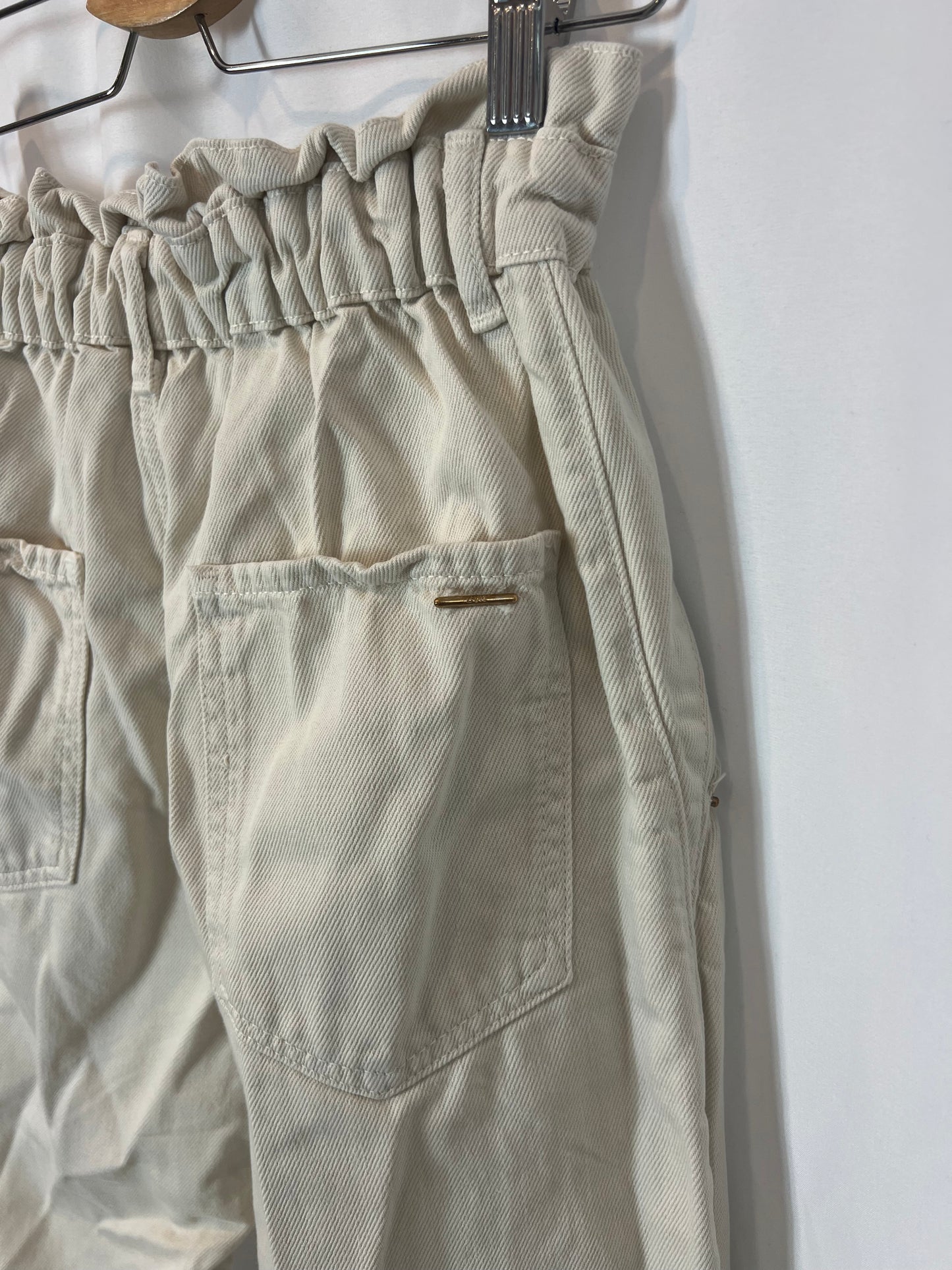 ZARA. Slouchy beige denim. T 36