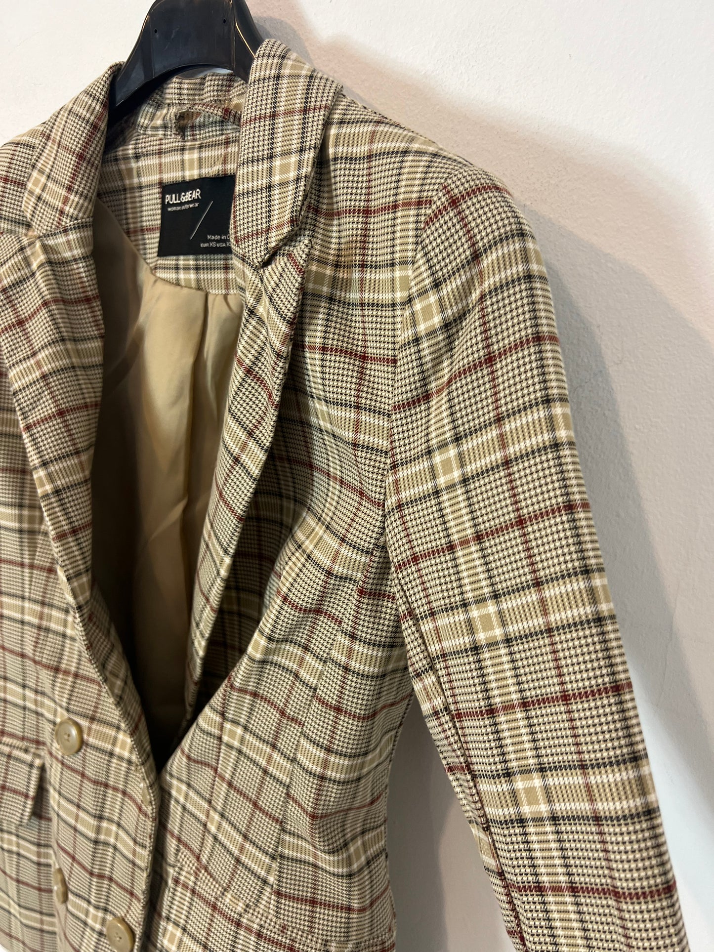 PULL&BEAR. Blazer cuadros tonos verdes y burdeos. T XS