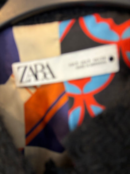 ZARA. Chaqueta negra tweed botones dorados