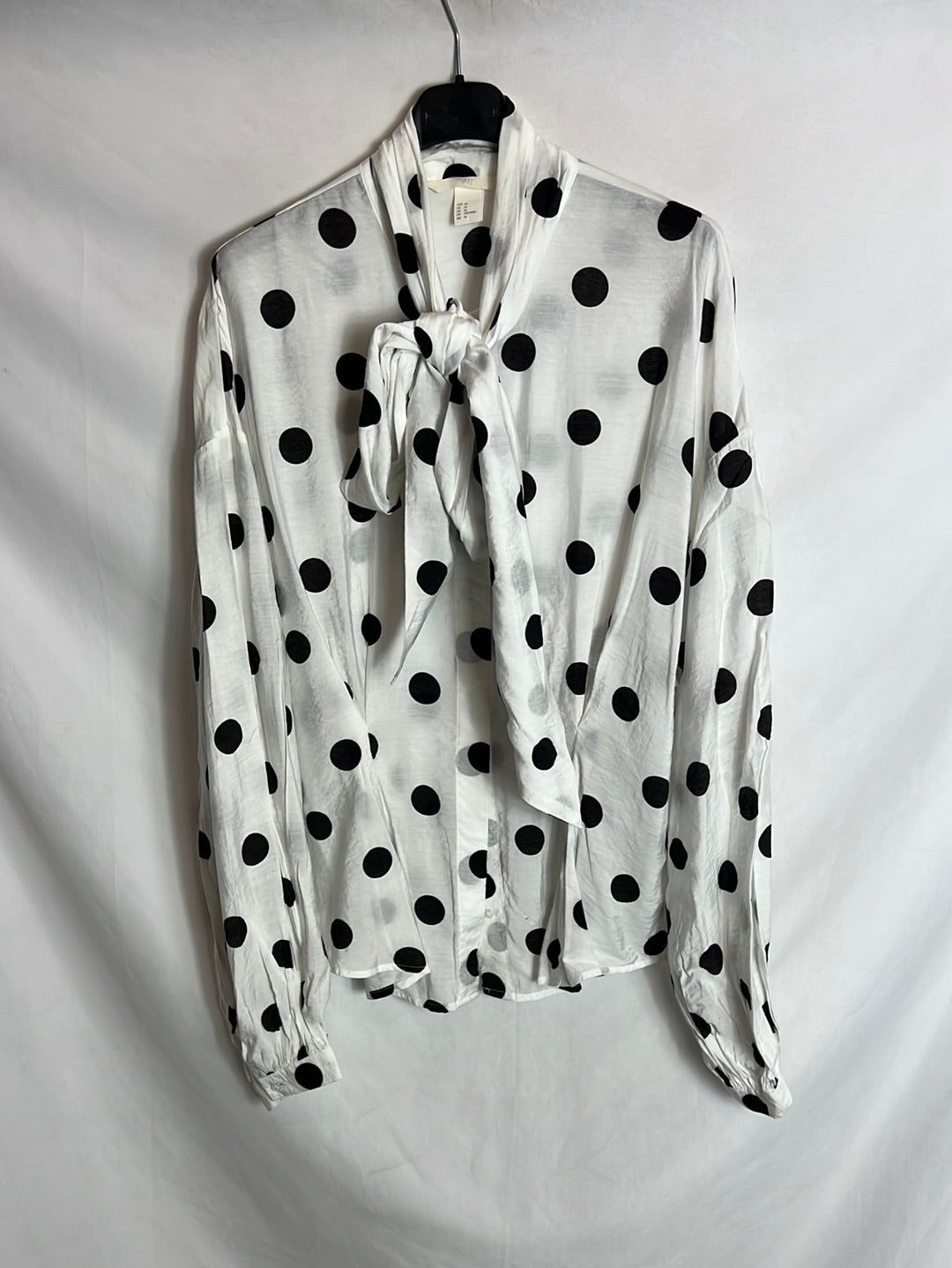 H&amp;M. White polka dot blouse with bow. Size 44