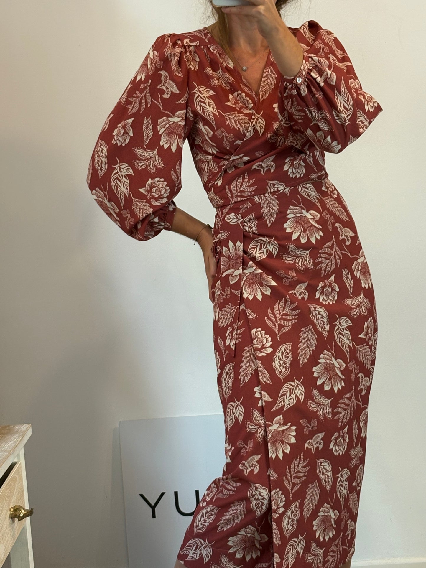 THE NEW SOCIETY. Conjunto blusa y falda cruzada