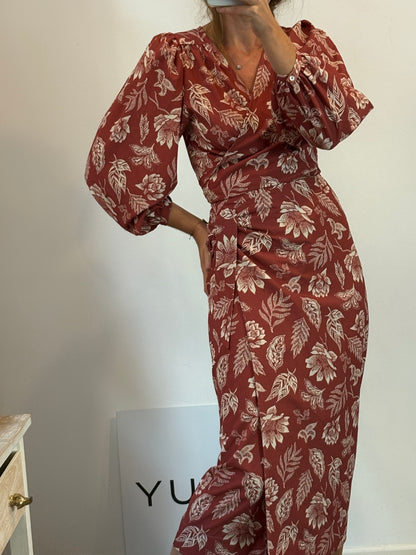 THE NEW SOCIETY. Conjunto blusa y falda cruzada