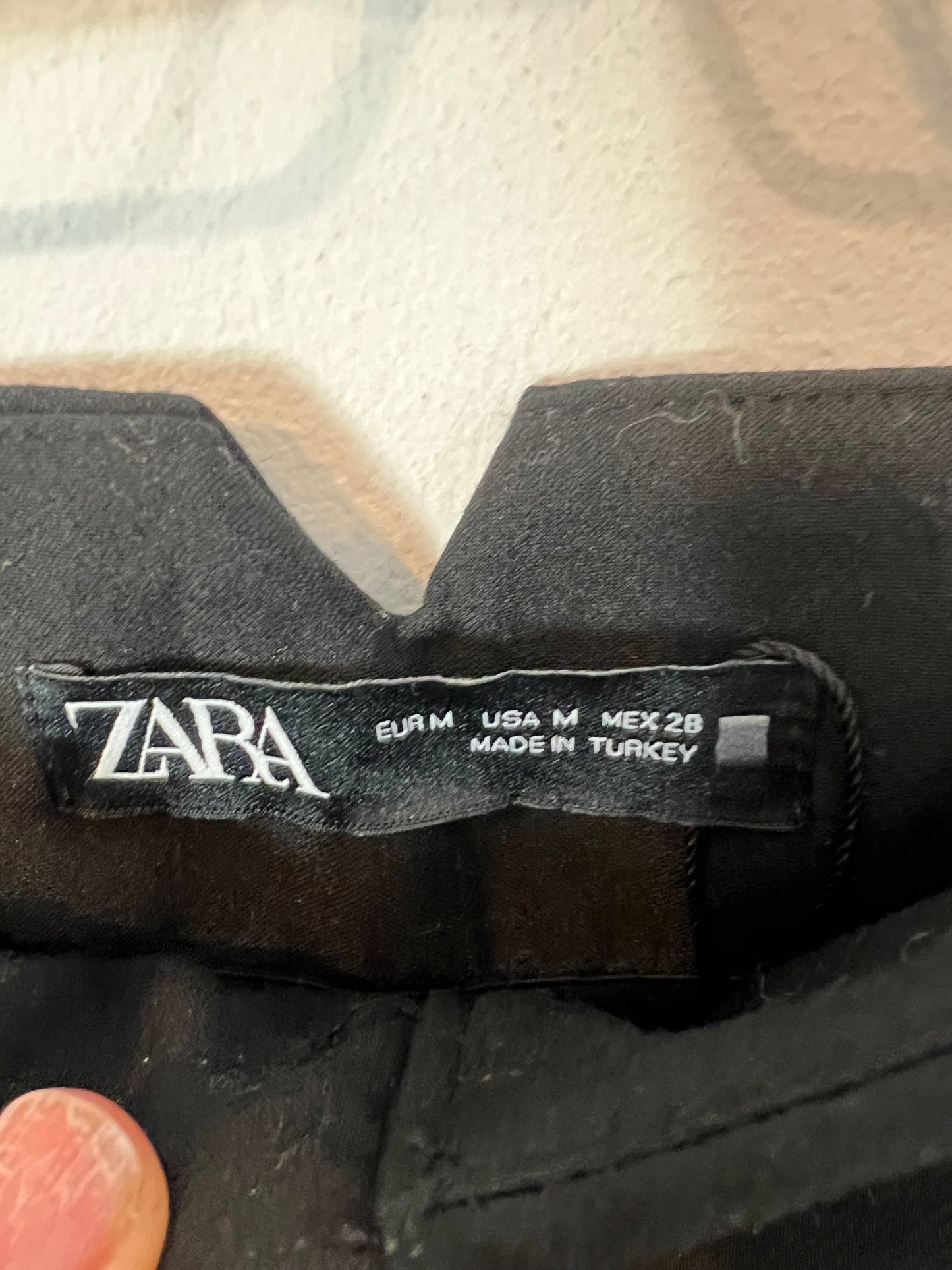 ZARA. Black pleated trousers Tm