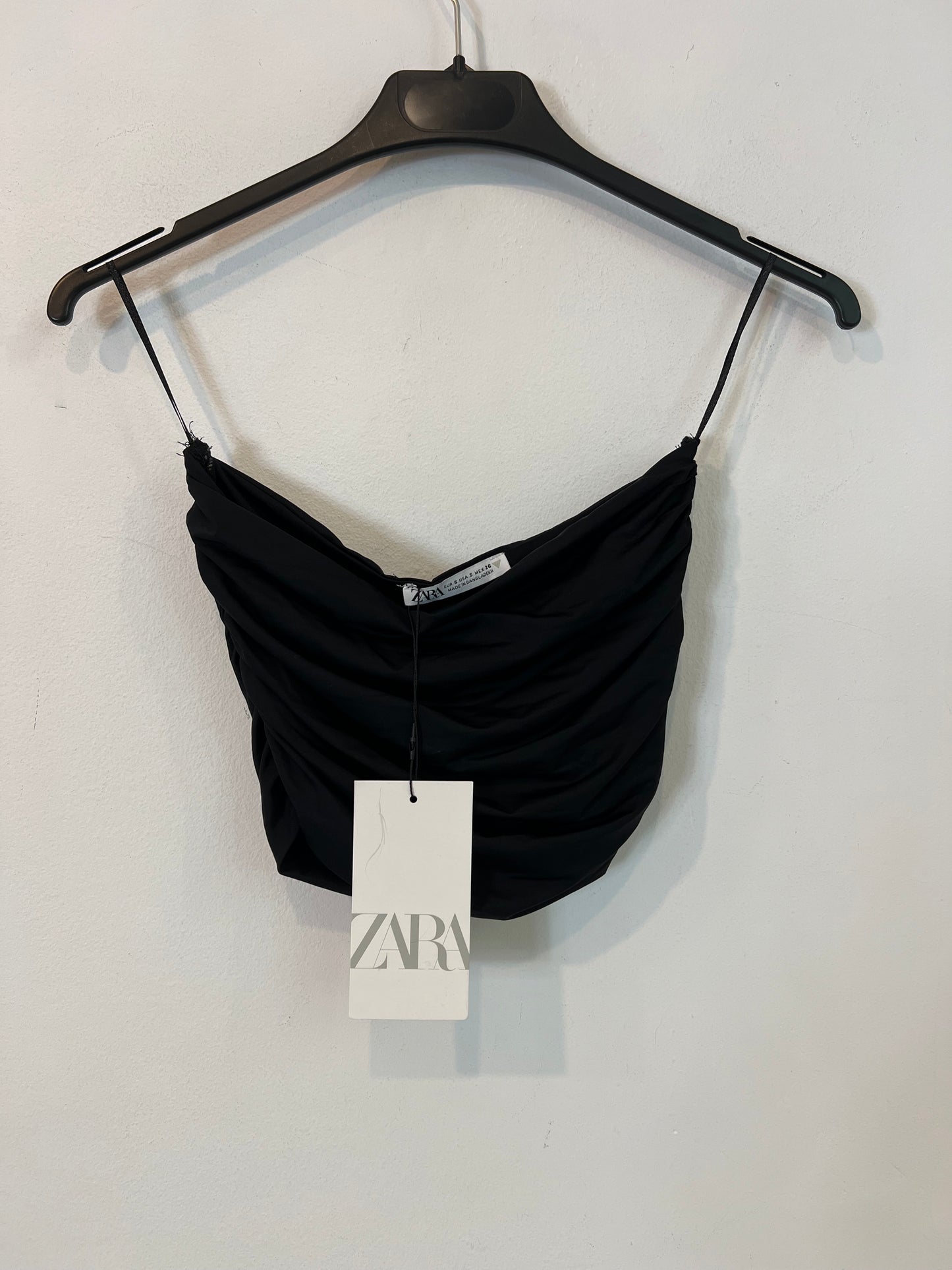 ZARA. croptop negro licra T.s