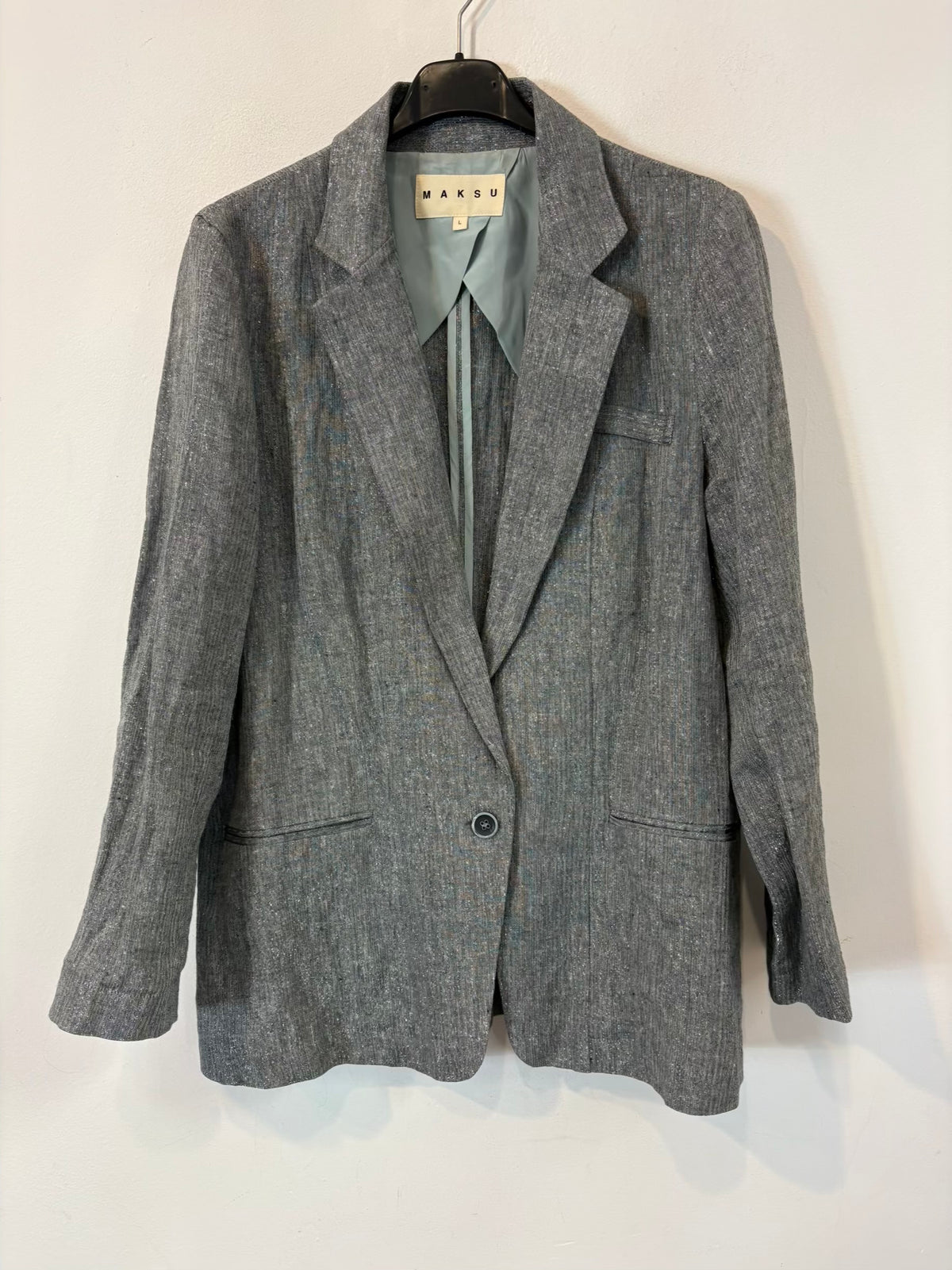MAKSU. Total look fluido hilos brillo