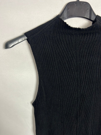 ZARA. Top canalé negro. TS