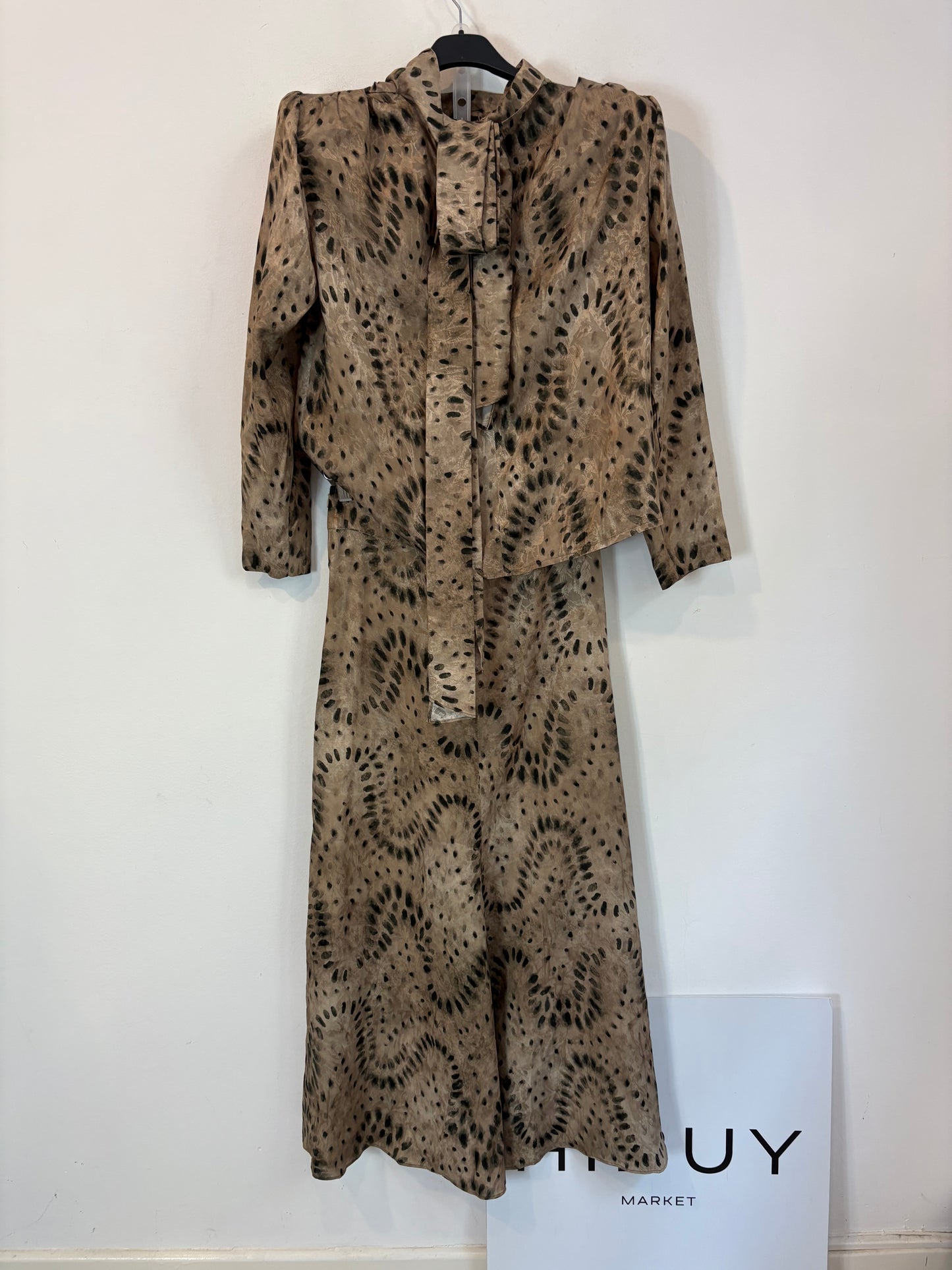 BAREY. Total look print