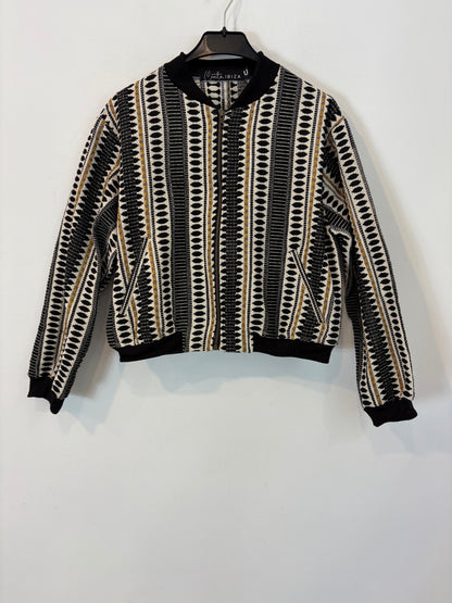 OTRAS. Conjunto bomber y bermuda textura. T S