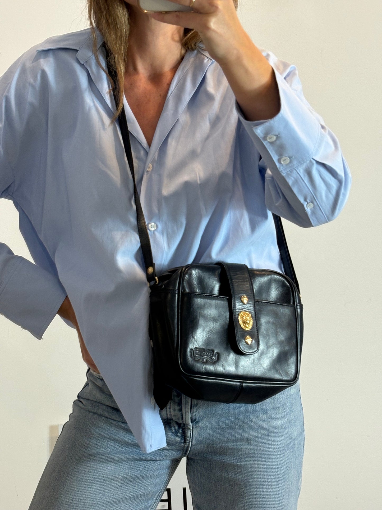 OTRAS. Bolso azul piel vintage