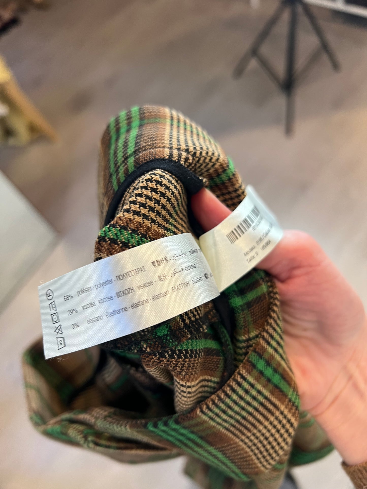 UTERQÜE. Pantalón cuadros aberturas