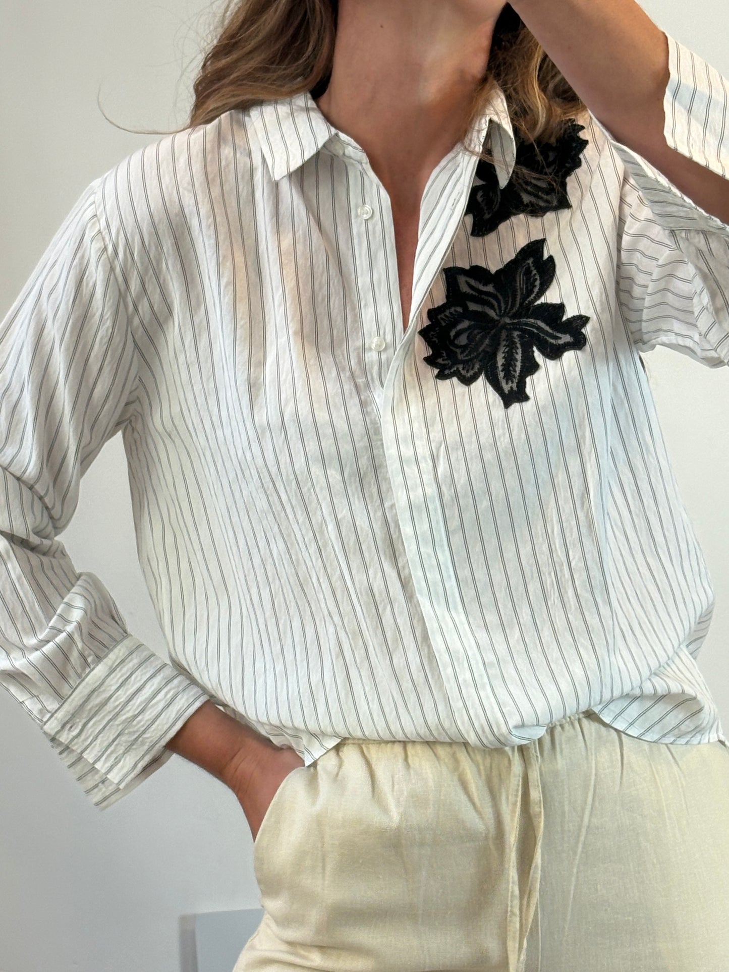 ZARA. camisa rayas flor encaje