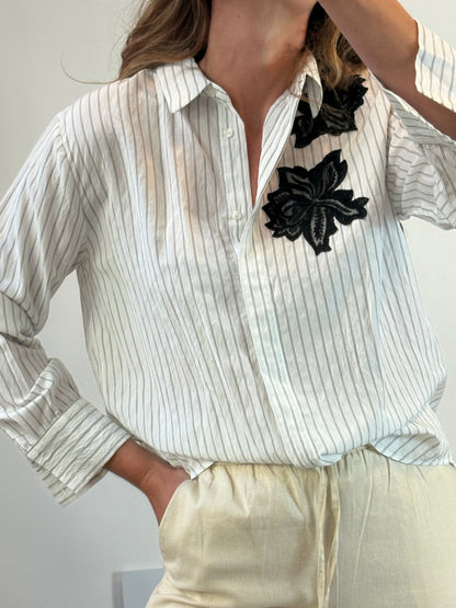 ZARA. camisa rayas flor encaje