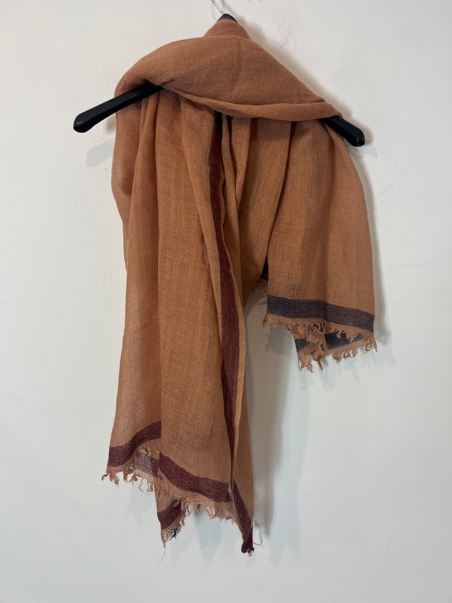 OTRAS. Fular tonos caldera