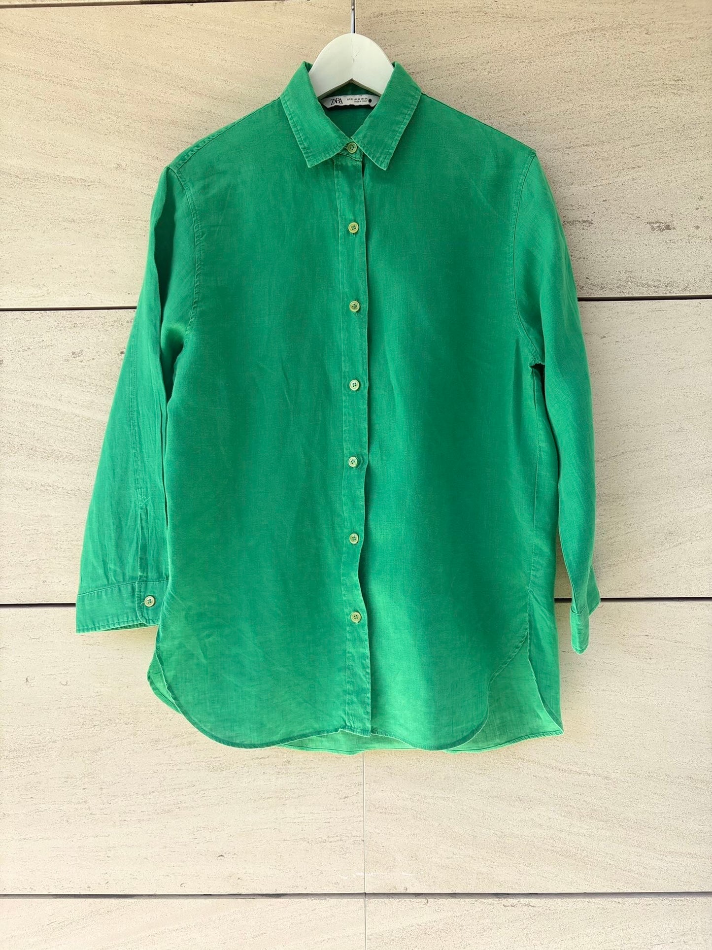 ZARA. Camisa lino verde