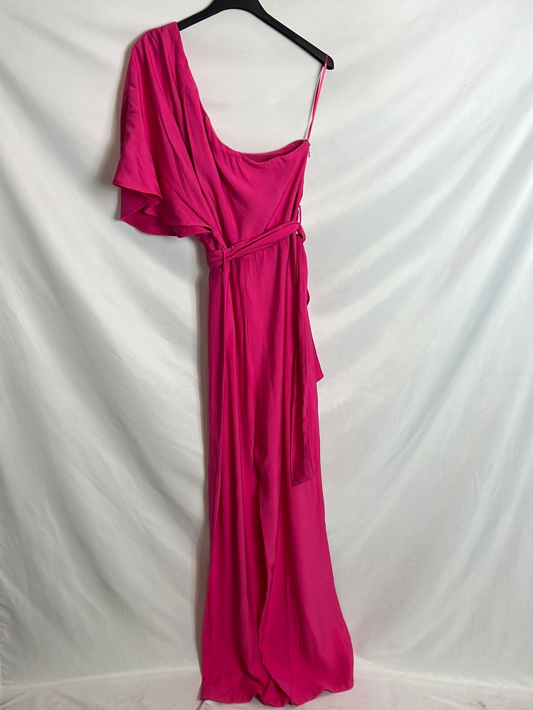 MANGO. Mono largo asimétrico rosa fucsia. T L