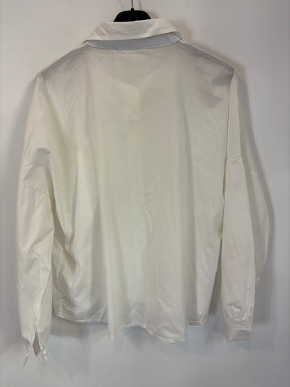 AMEÉ, White shirt with pocket. TS