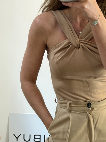 LOVERS AND FRIENDS. Body beige cuello nudo. T M