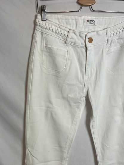 QUEEN HEARTS. Pantalón denim blanco ligeramente acampanado. T XL