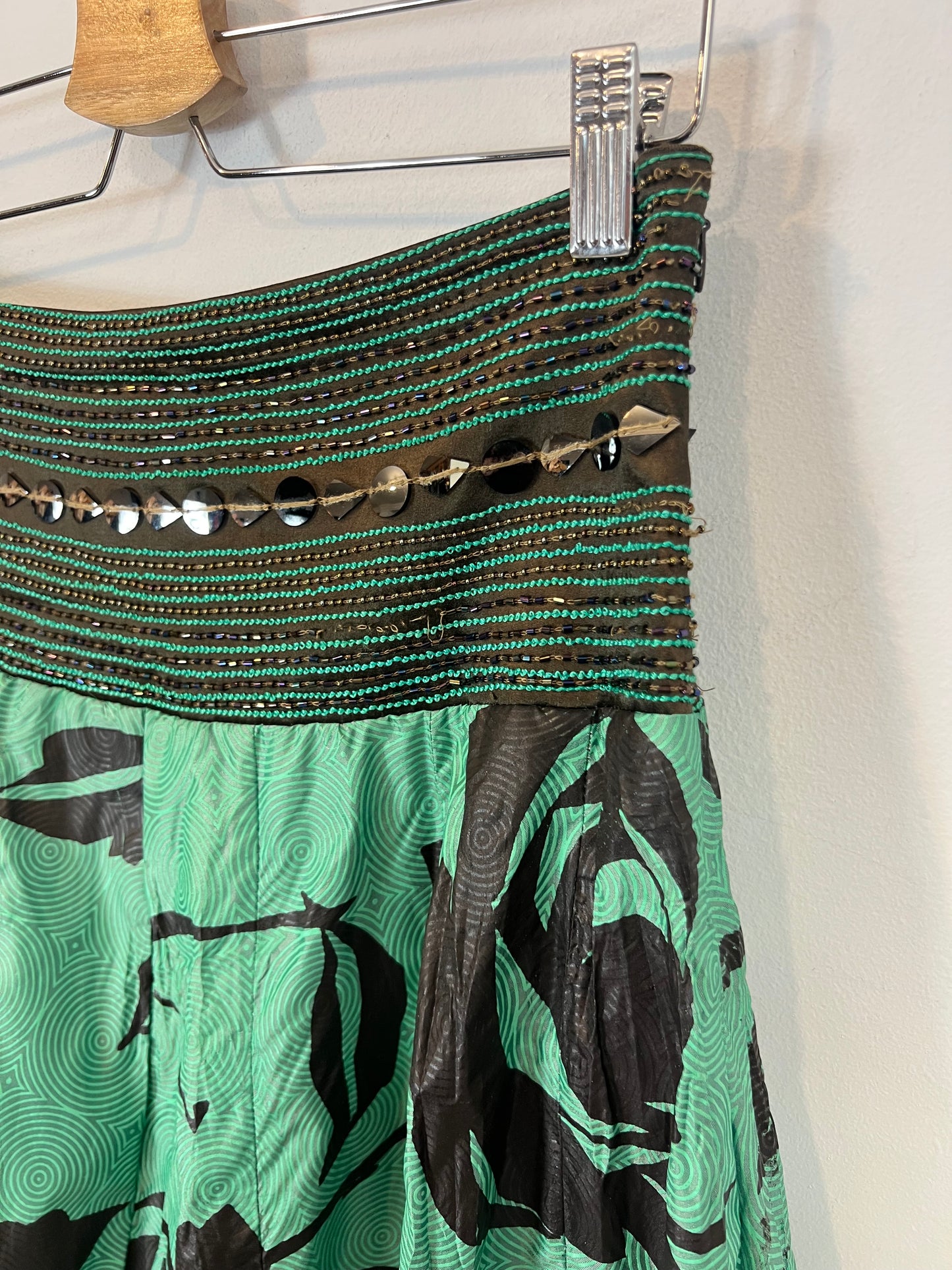 KAVITA BHARTIA. Falda larga detalle abalorios . T M